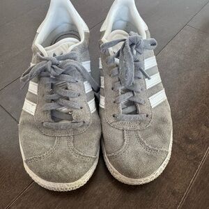 Adidas Gazelle Gray and White Suede Sneakers youth size 2.5
